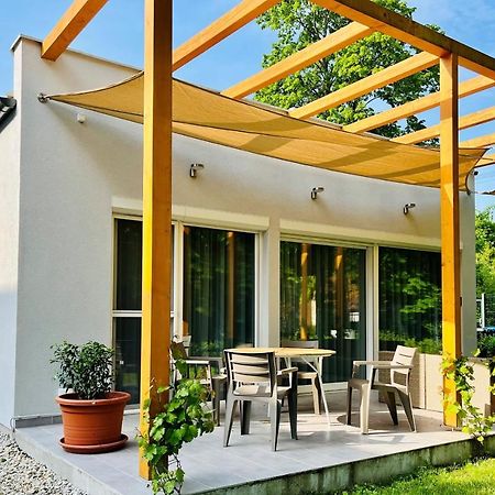 Aranygesztenye Apartmanház Balatonudvari Esterno foto