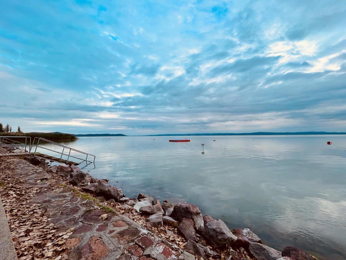 Aranygesztenye Apartmanház Balatonudvari Esterno foto