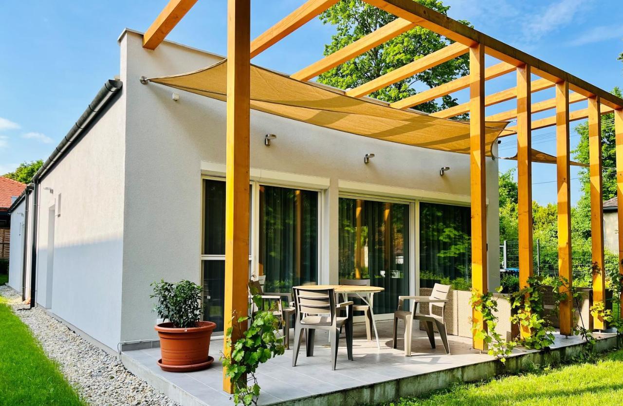 Aranygesztenye Apartmanház Balatonudvari Esterno foto